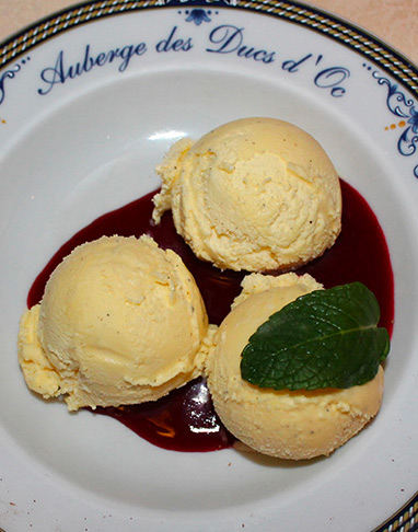 Glace avec coulis maison