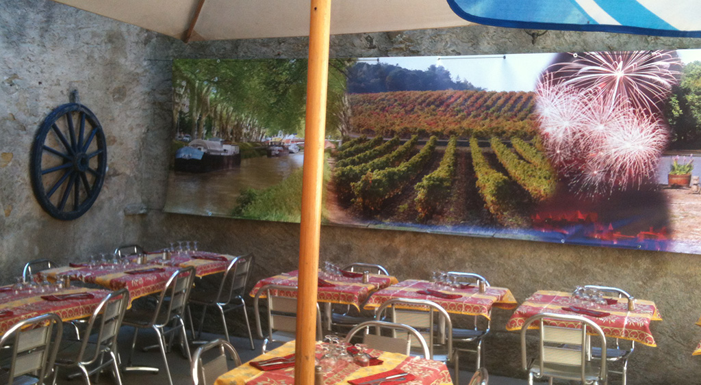 Déjeuner en terrasse à Carcassonne